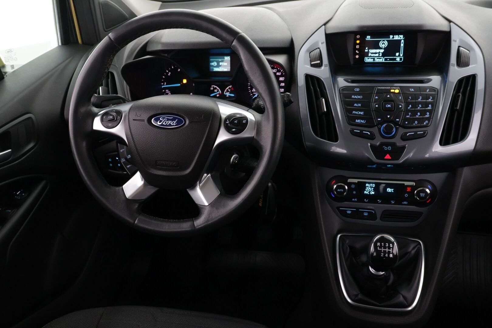 Ford Grand Tourneo Connect 2014 1,6 TDCi 115 hv Titanium M6 / 7-Paikkainen / Lämmitettävä tuulilasi / Parkkitutka / Vakkari - Juuri katsastettu huomautuksetta! / 7-Paikkainen / Lämmitettävä tuulilasi / Parkkitutka / Vakkari - HULLUT AVAJAISHULINAT KORKOTARJOUS 3,29 %