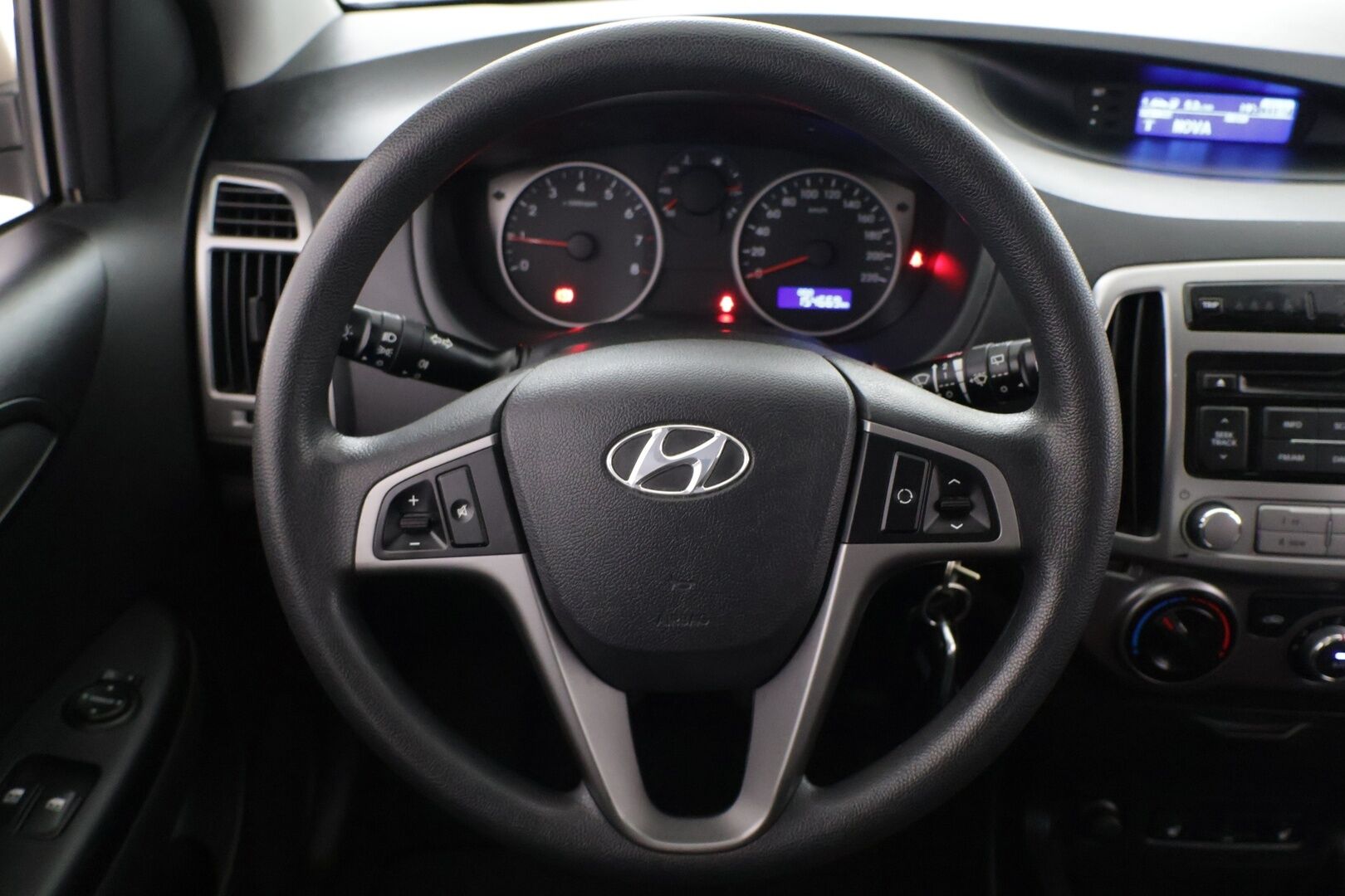 Hyundai i20 5d 2014 1,2 5MT Classic - Katsastus 9/2027 | Lohko | Suomi-auto | Hyvin huollettu | Kahdet renkaat | Taloudellinen | Erikoisväri | Penkinlämmitin