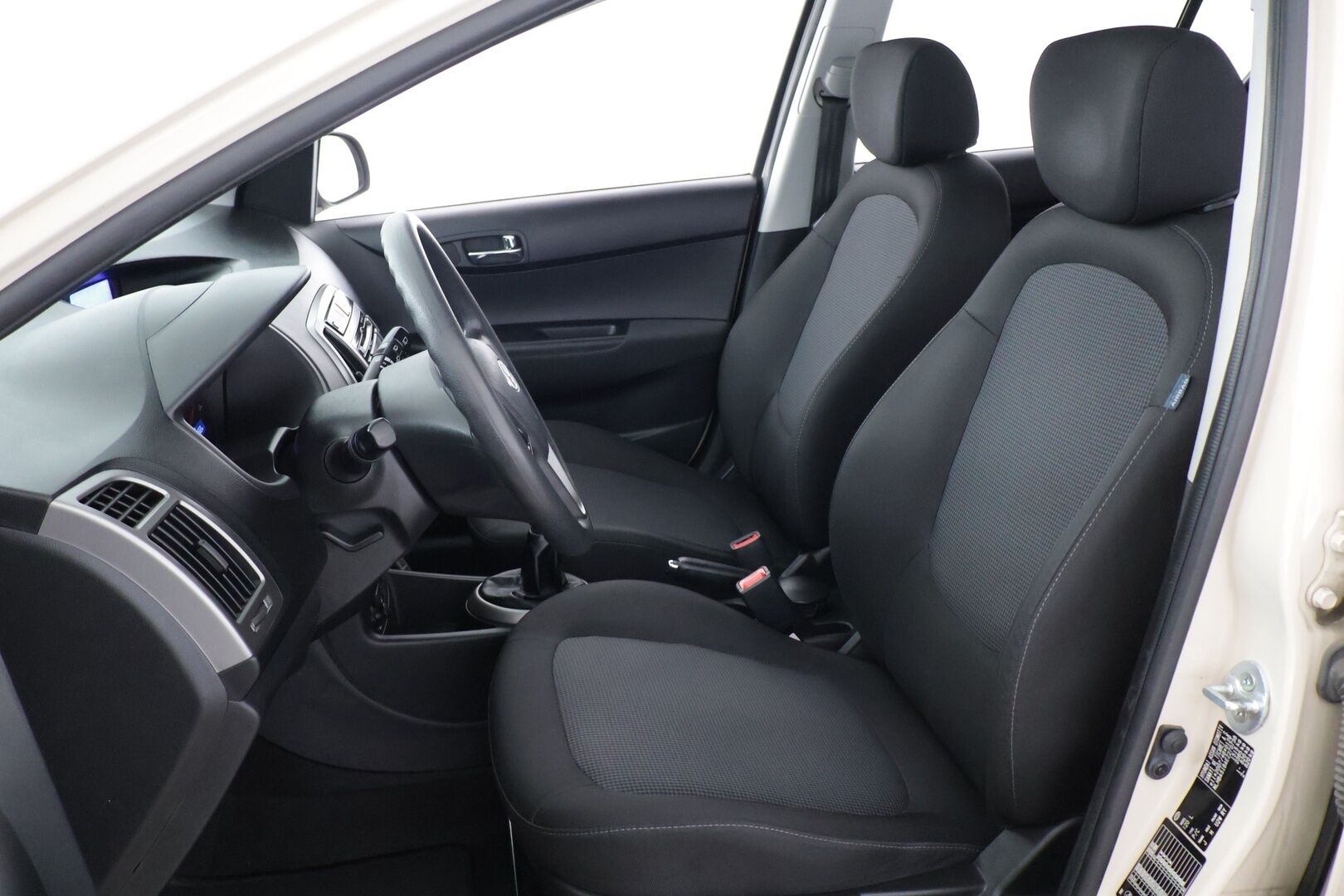 Hyundai i20 5d 2014 1,2 5MT Classic - Katsastus 9/2027 | Lohko | Suomi-auto | Hyvin huollettu | Kahdet renkaat | Taloudellinen | Erikoisväri | Penkinlämmitin
