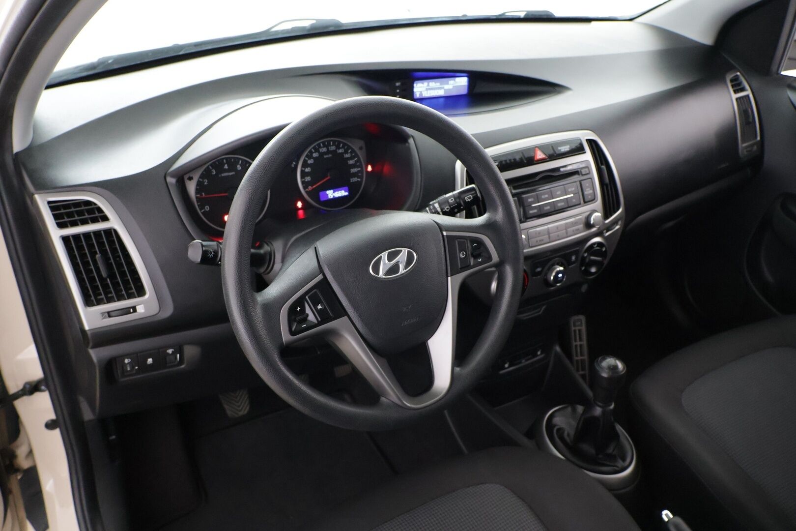 Hyundai i20 5d 2014 1,2 5MT Classic - Katsastus 9/2027 | Lohko | Suomi-auto | Hyvin huollettu | Kahdet renkaat | Taloudellinen | Erikoisväri | Penkinlämmitin