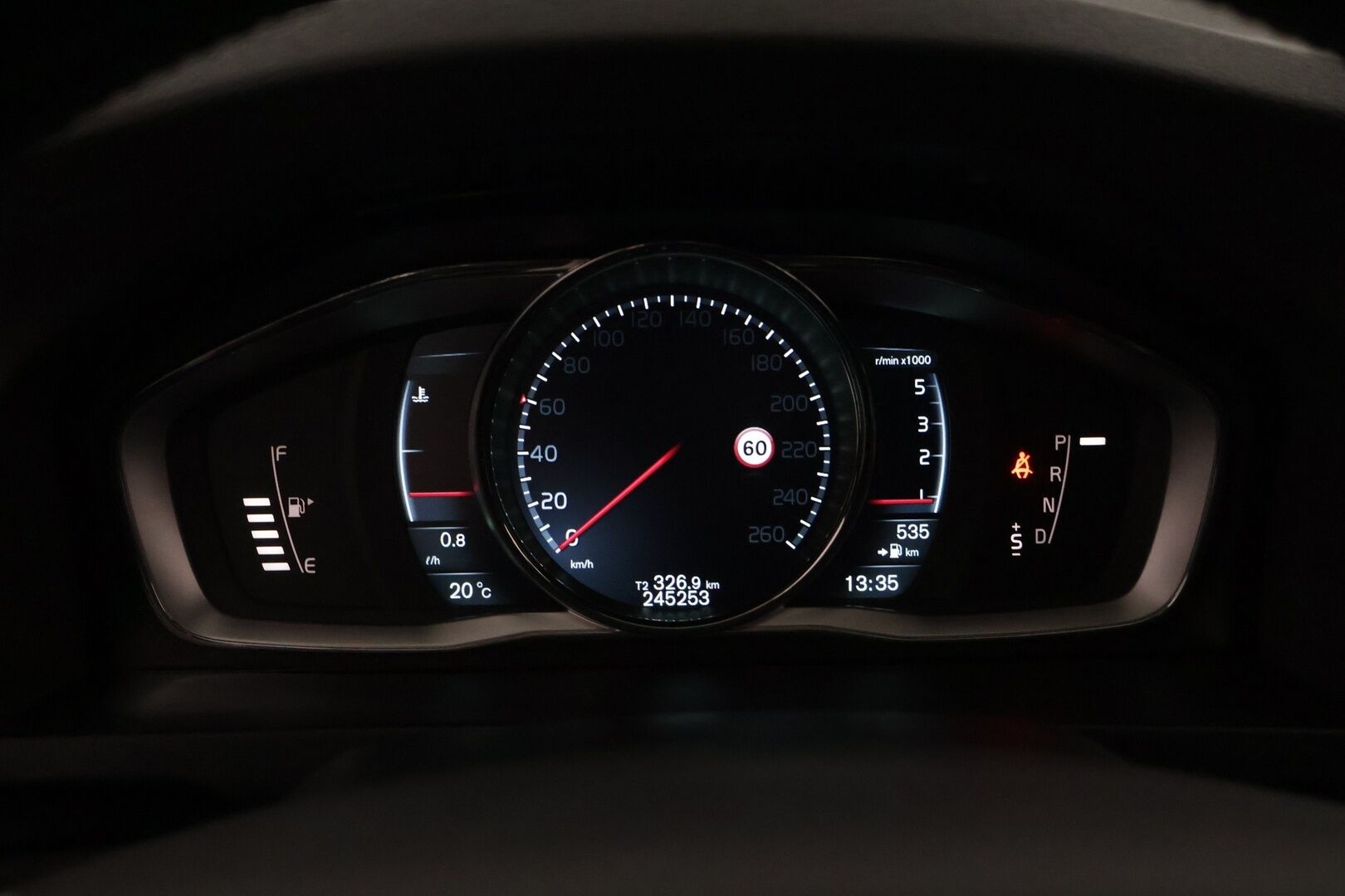 Volvo V60 2014 D5 AWD Summum Edition aut * ACC / Webasto / Digimittari / Koukku / Nahat * - Hyvä huoltohistoria / Huollettu 7/2025 / Suomi-auto