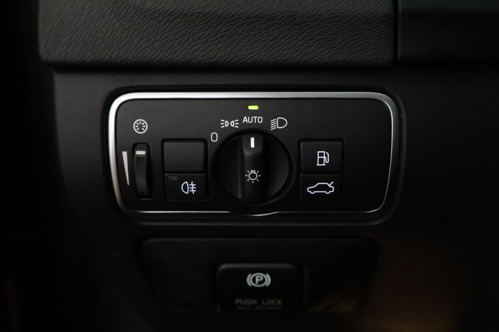 Volvo V60 2014 D5 AWD Summum Edition aut * ACC / Webasto / Digimittari / Koukku / Nahat * - Hyvä huoltohistoria / Huollettu 7/2025 / Suomi-auto