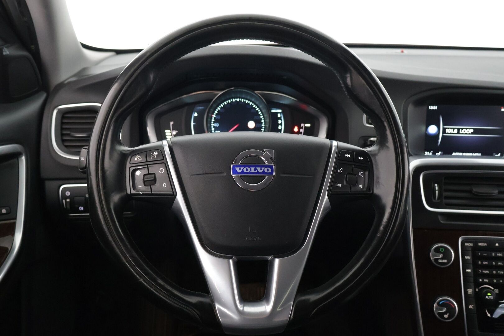 Volvo V60 2014 D5 AWD Summum Edition aut * ACC / Webasto / Digimittari / Koukku / Nahat * - Hyvä huoltohistoria / Huollettu 7/2025 / Suomi-auto