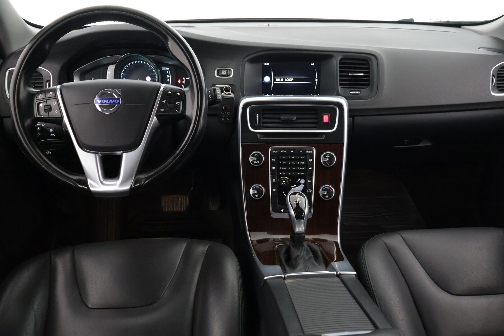 Volvo V60 2014 D5 AWD Summum Edition aut * ACC / Webasto / Digimittari / Koukku / Nahat * - Hyvä huoltohistoria / Huollettu 7/2025 / Suomi-auto