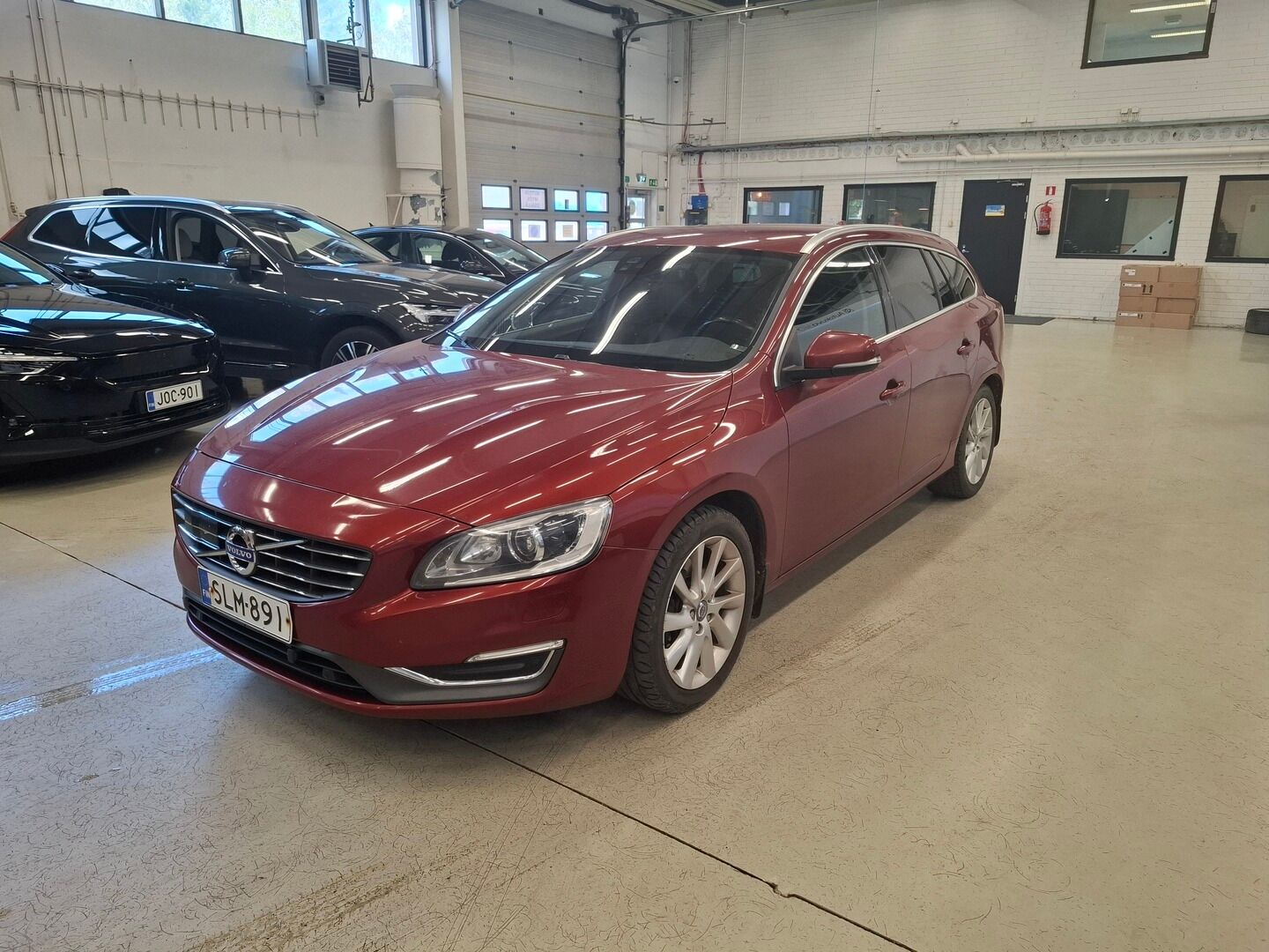 Volvo V60 2014 D5 AWD Summum Edition aut * ACC / Webasto / Digimittari / Koukku / Nahat * - Hyvä huoltohistoria / Huollettu 7/2025 / Suomi-auto