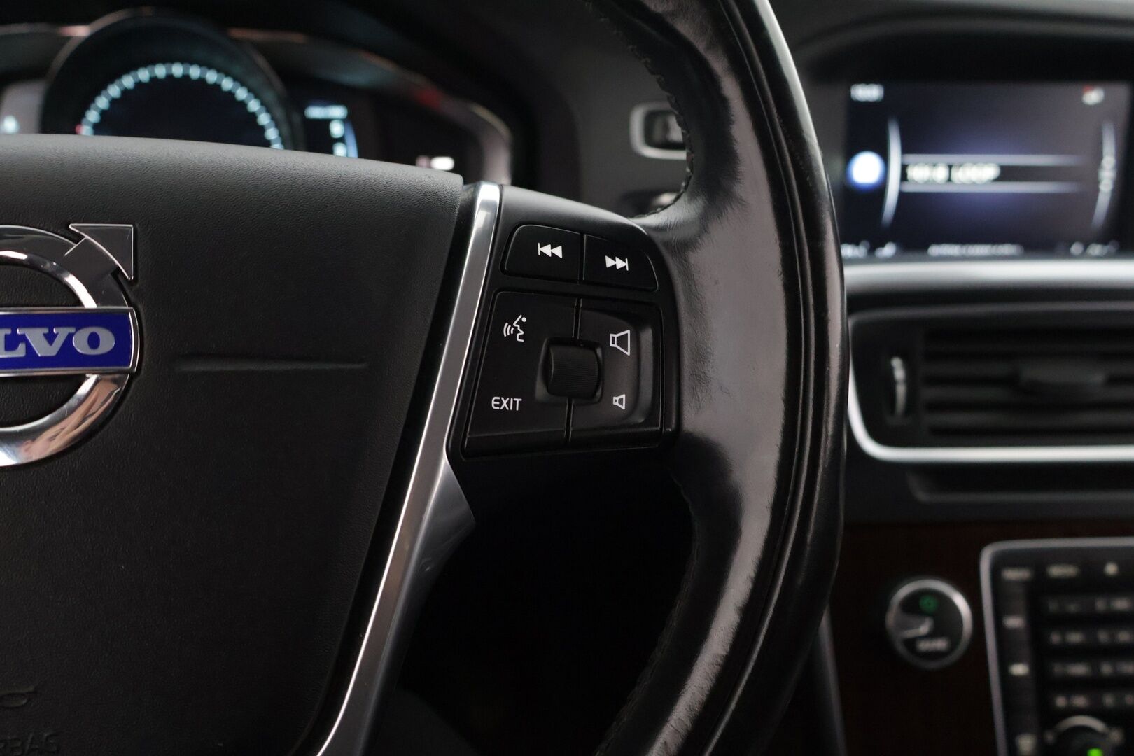 Volvo V60 2014 D5 AWD Summum Edition aut * ACC / Webasto / Digimittari / Koukku / Nahat * - Hyvä huoltohistoria / Huollettu 7/2025 / Suomi-auto