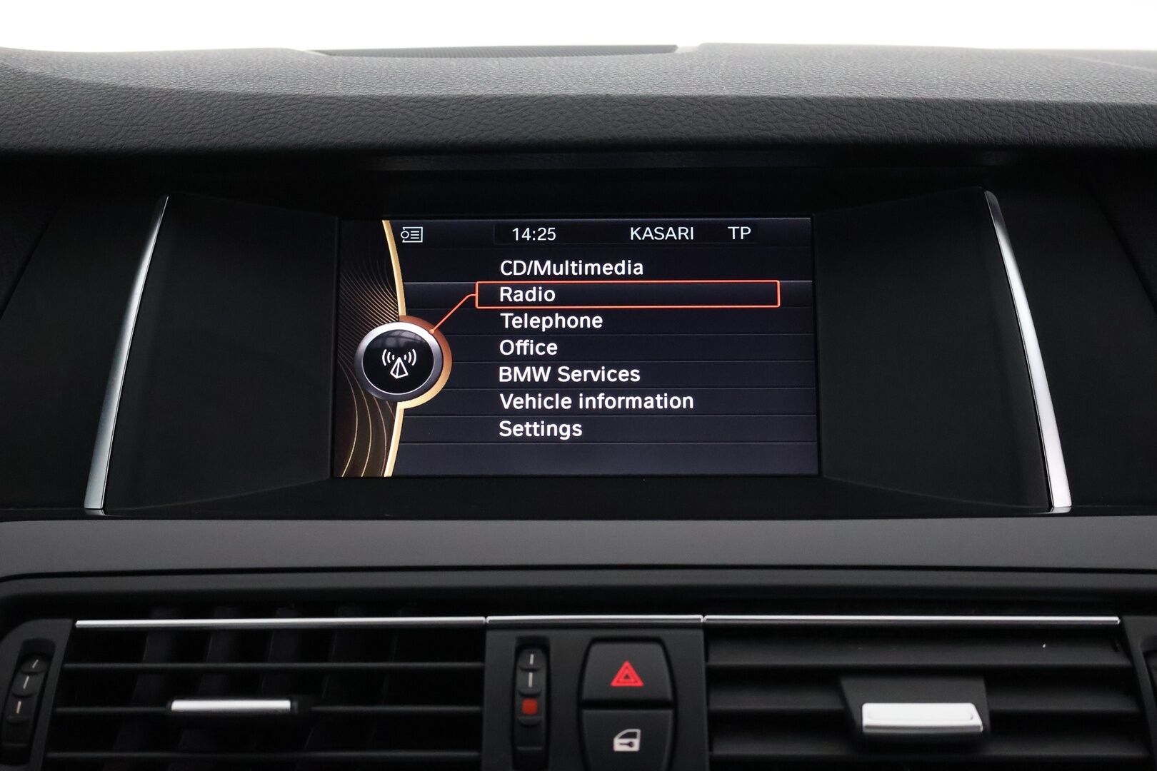 BMW 520 2014 F10 Sedan 520d TwinPower Turbo A xDrive Limited xDrive Edition - | Suomi-auto | Vakkari | Koukku | P. Tutkat | Facelift | Bluetooth audio | 2x renkaat&vanteet | Osasähköpenkit | Siisti! |