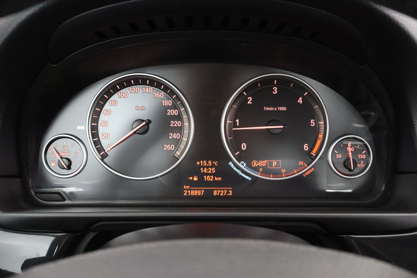 BMW 520 2014 F10 Sedan 520d TwinPower Turbo A xDrive Limited xDrive Edition - | Suomi-auto | Vakkari | Koukku | P. Tutkat | Facelift | Bluetooth audio | 2x renkaat&vanteet | Osasähköpenkit | Siisti! |