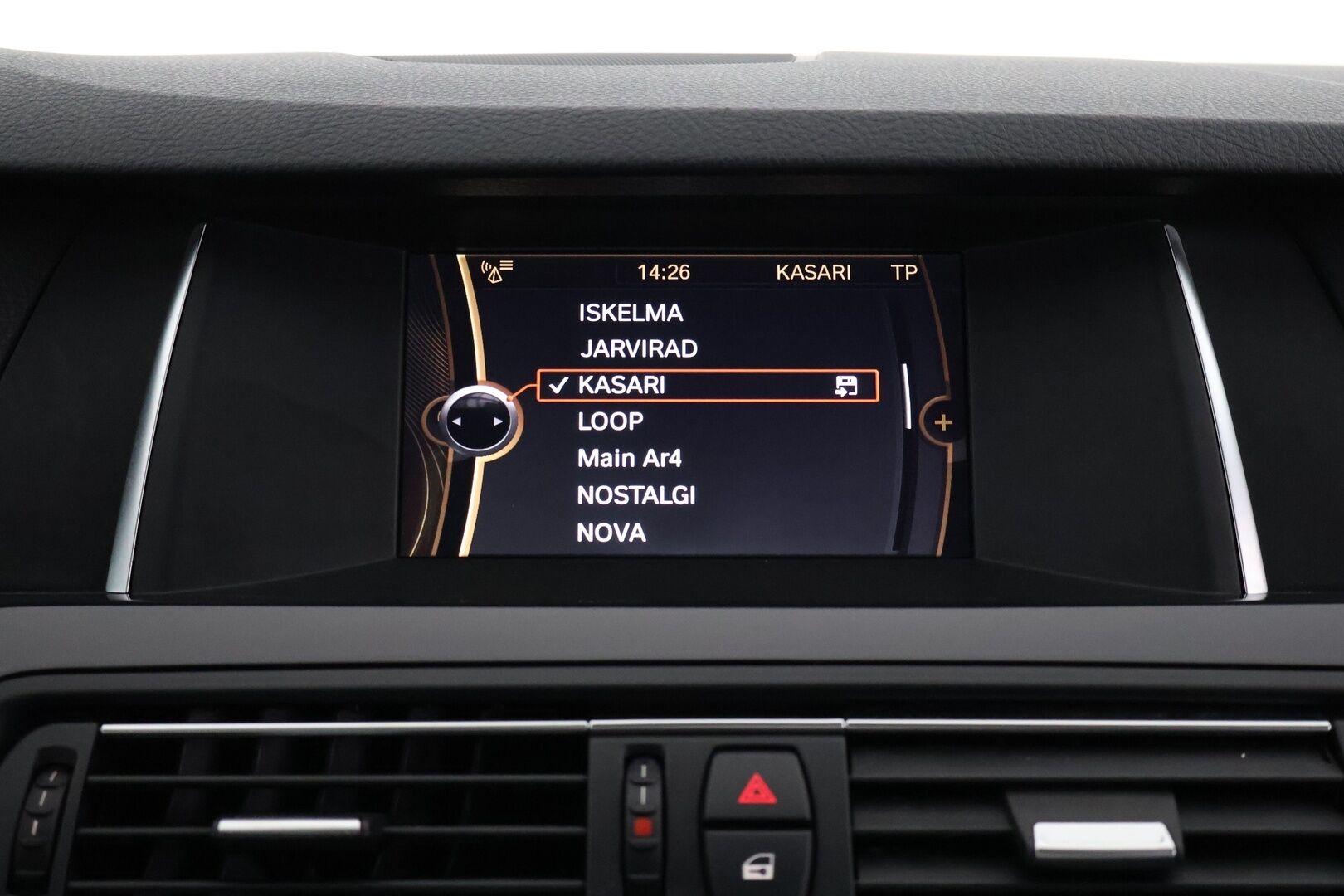 BMW 520 2014 F10 Sedan 520d TwinPower Turbo A xDrive Limited xDrive Edition - | Suomi-auto | Vakkari | Koukku | P. Tutkat | Facelift | Bluetooth audio | 2x renkaat&vanteet | Osasähköpenkit | Siisti! |
