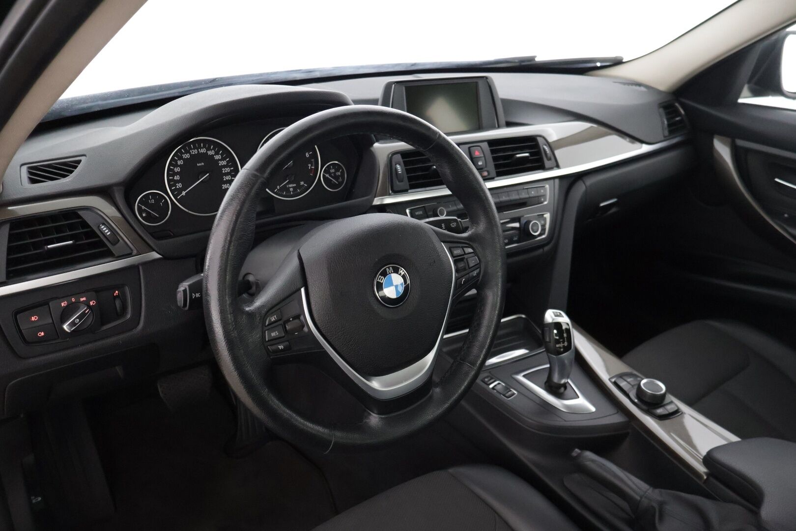 BMW 320 2013 F30 Sedan 320i TwinPower Turbo A xDrive Limited xDrive Edition Lines * Vakkari / P-tutka / Webasto * - * Erittäin komeassa kunnossa oleva Suomi-Auto! *