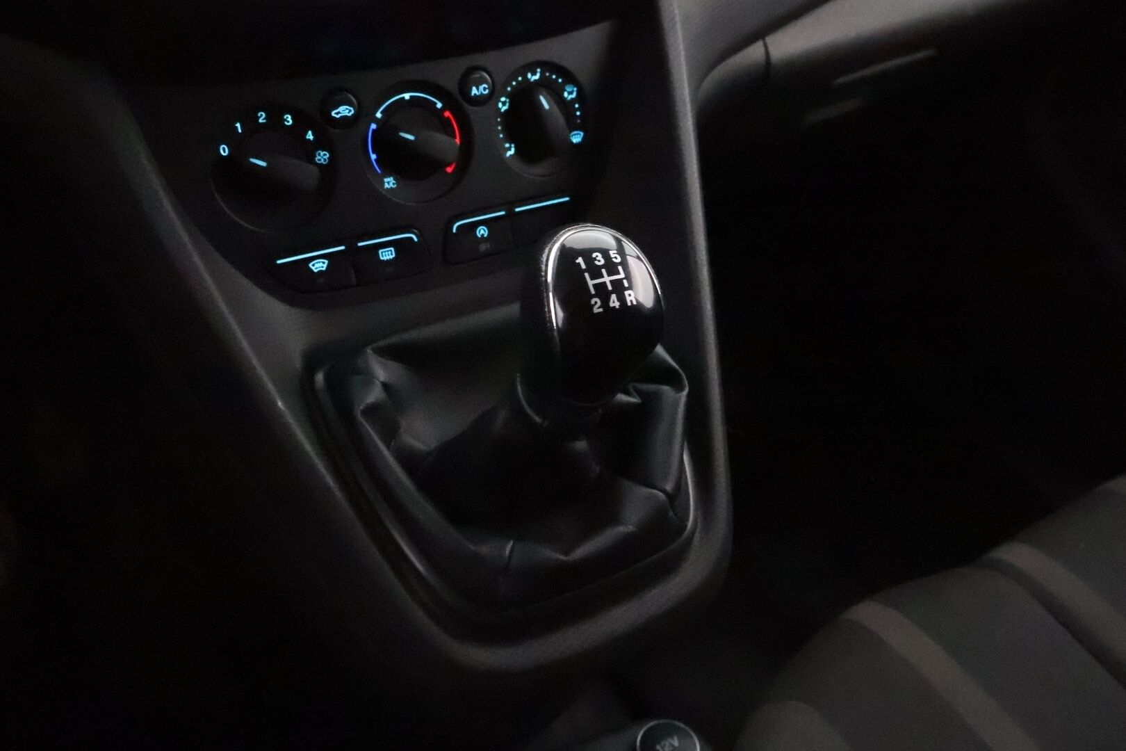Ford Transit Connect 2014 230 1,6 TDCi 95 hv Trend M5 L2   *YritysOutlet - Myydään vain yrityksille* - Vakkari / koukku / Katsastus 07/2026!