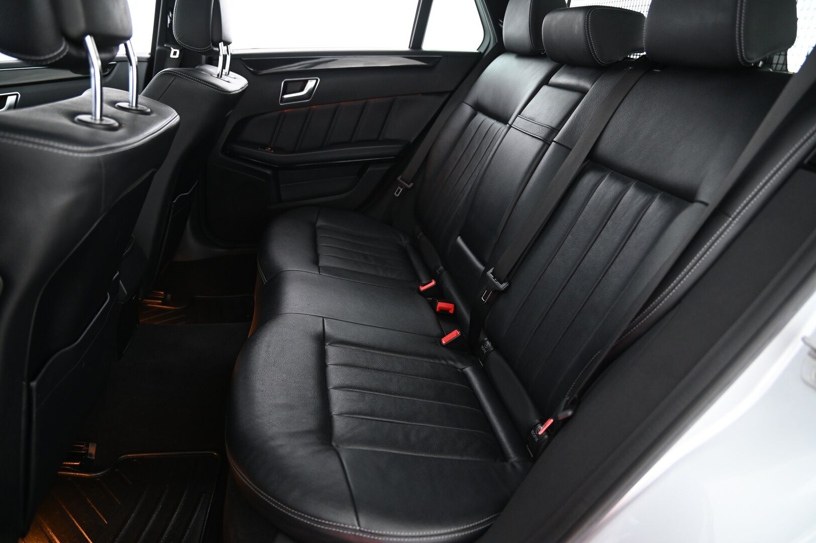 Mercedes-Benz E 2014 220 CDI BE T A Premium Business *Webasto / Ortopedi / ILS / Sähöpenkit muistilla / Navi* - *Juuri huollettu! / Koukku / Suomi-auto / Kahdet renkaat ja vanteet*