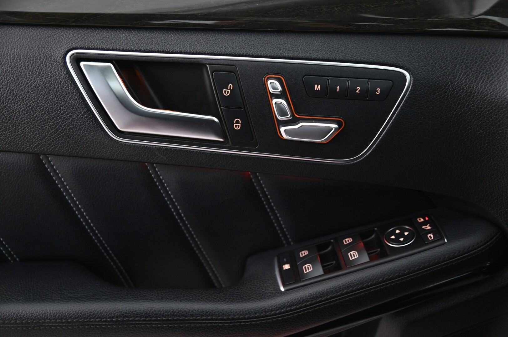 Mercedes-Benz E 2014 220 CDI BE T A Premium Business *Webasto / Ortopedi / ILS / Sähöpenkit muistilla / Navi* - *Juuri huollettu! / Koukku / Suomi-auto / Kahdet renkaat ja vanteet*