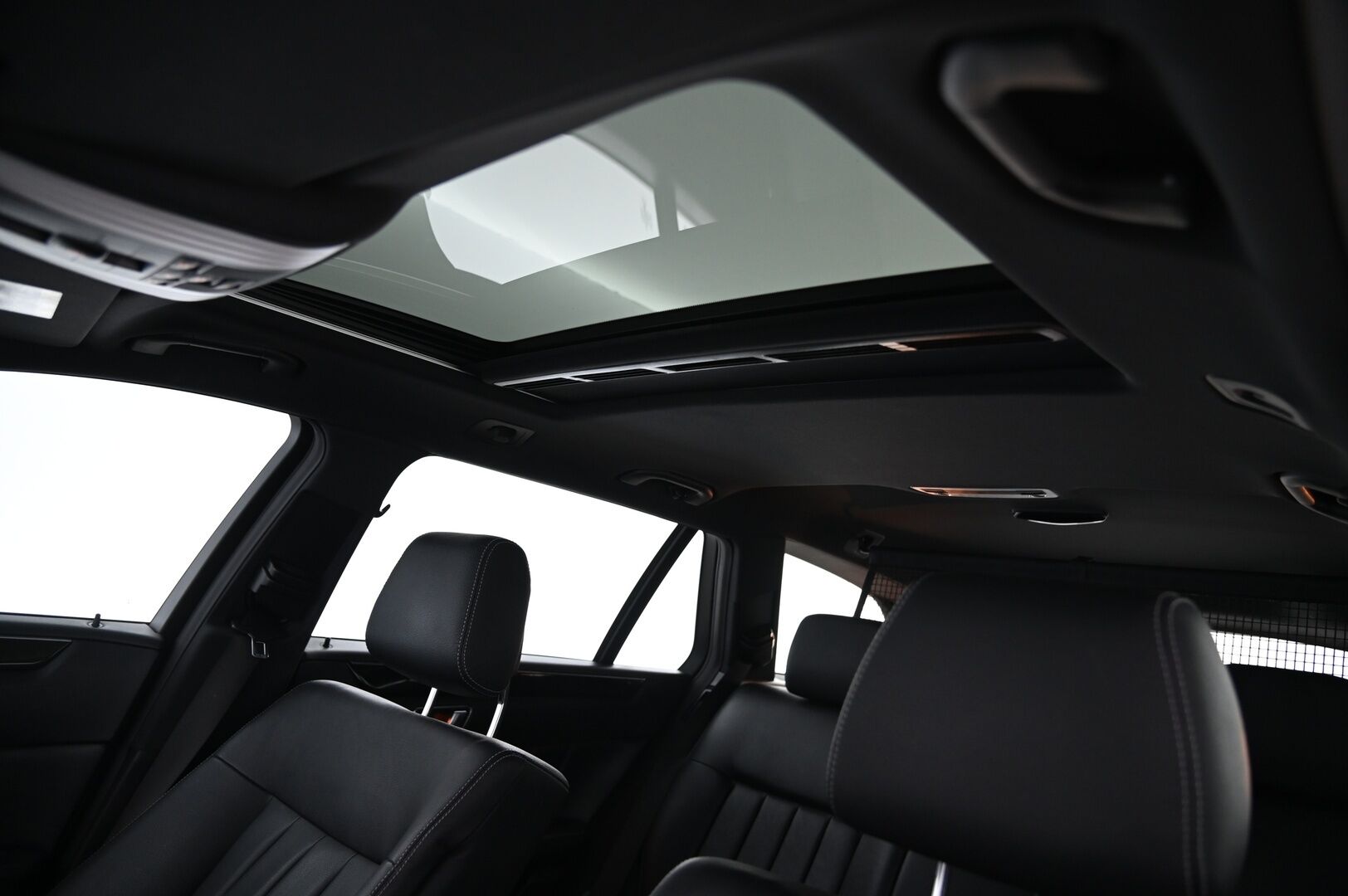 Mercedes-Benz E 2014 220 CDI BE T A Premium Business *Webasto / Ortopedi / ILS / Sähöpenkit muistilla / Navi* - *Juuri huollettu! / Koukku / Suomi-auto / Kahdet renkaat ja vanteet*