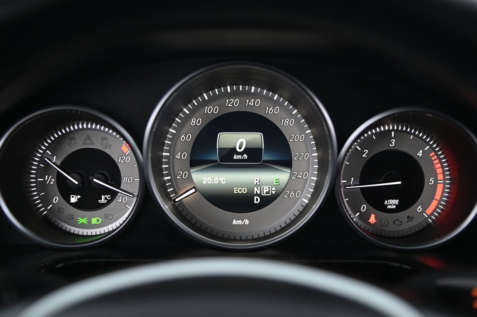 Mercedes-Benz E 2014 220 CDI BE T A Premium Business *Webasto / Ortopedi / ILS / Sähöpenkit muistilla / Navi* - *Juuri huollettu! / Koukku / Suomi-auto / Kahdet renkaat ja vanteet*