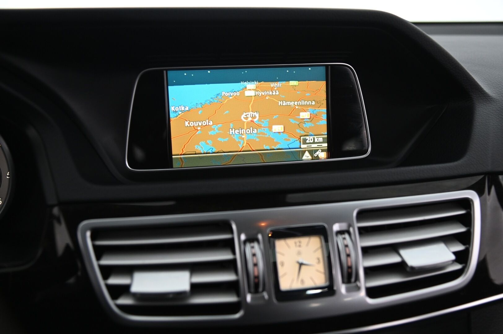 Mercedes-Benz E 2014 220 CDI BE T A Premium Business *Webasto / Ortopedi / ILS / Sähöpenkit muistilla / Navi* - *Juuri huollettu! / Koukku / Suomi-auto / Kahdet renkaat ja vanteet*