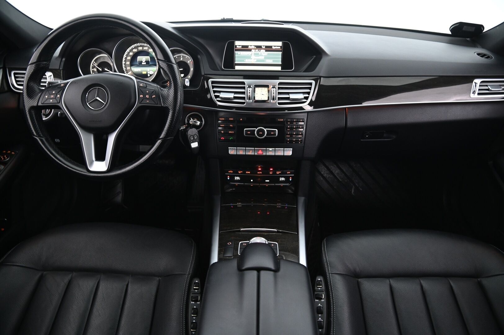 Mercedes-Benz E 2014 220 CDI BE T A Premium Business *Webasto / Ortopedi / ILS / Sähöpenkit muistilla / Navi* - *Juuri huollettu! / Koukku / Suomi-auto / Kahdet renkaat ja vanteet*