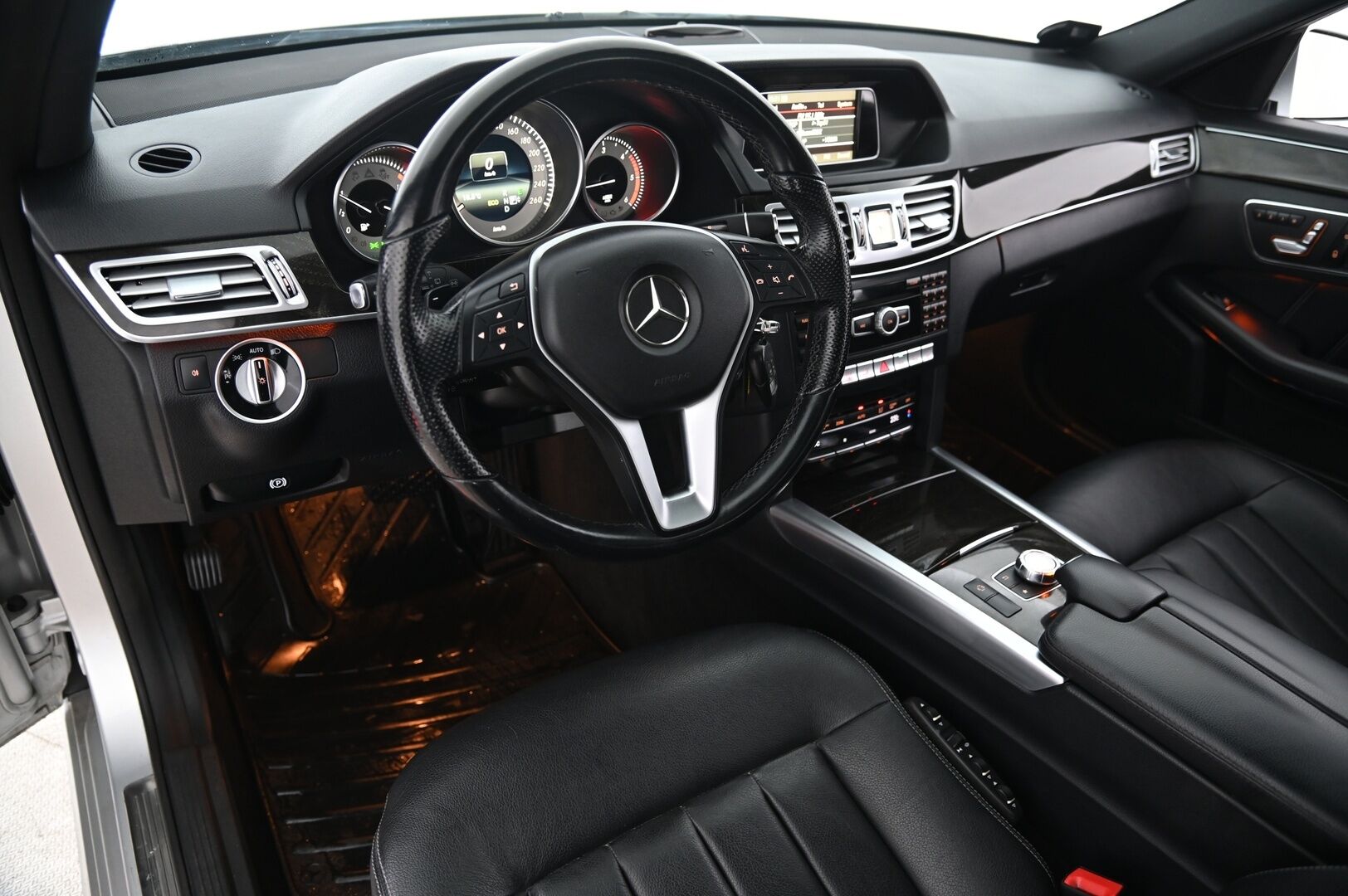Mercedes-Benz E 2014 220 CDI BE T A Premium Business *Webasto / Ortopedi / ILS / Sähöpenkit muistilla / Navi* - *Juuri huollettu! / Koukku / Suomi-auto / Kahdet renkaat ja vanteet*