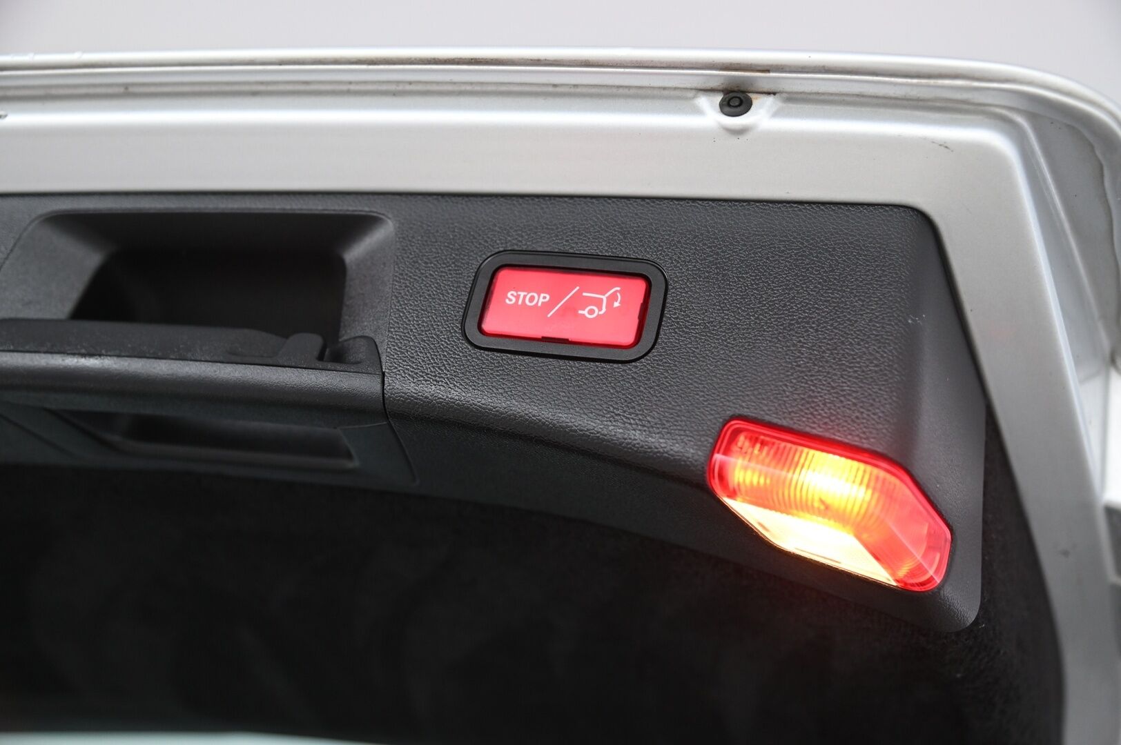 Mercedes-Benz E 2014 220 CDI BE T A Premium Business *Webasto / Ortopedi / ILS / Sähöpenkit muistilla / Navi* - *Juuri huollettu! / Koukku / Suomi-auto / Kahdet renkaat ja vanteet*