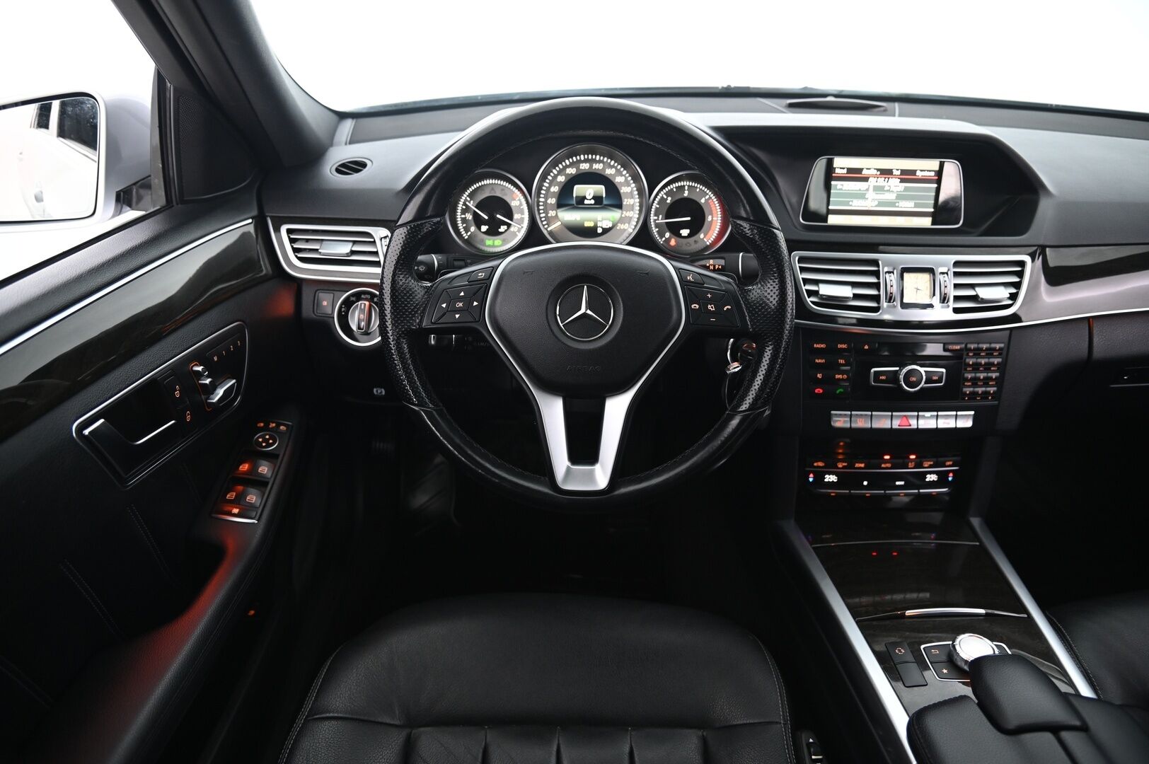Mercedes-Benz E 2014 220 CDI BE T A Premium Business *Webasto / Ortopedi / ILS / Sähöpenkit muistilla / Navi* - *Juuri huollettu! / Koukku / Suomi-auto / Kahdet renkaat ja vanteet*