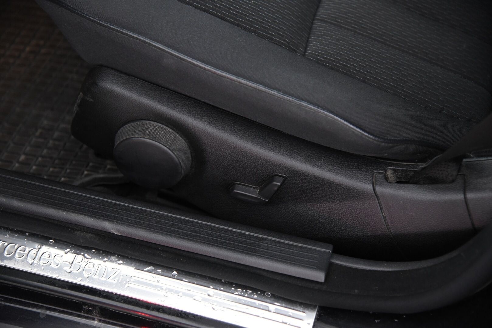 Mercedes-Benz C 2011 C 220 CDI Sedan (AA) 4ov 2143cm3 A - Myydään huutokaupat.comissa!