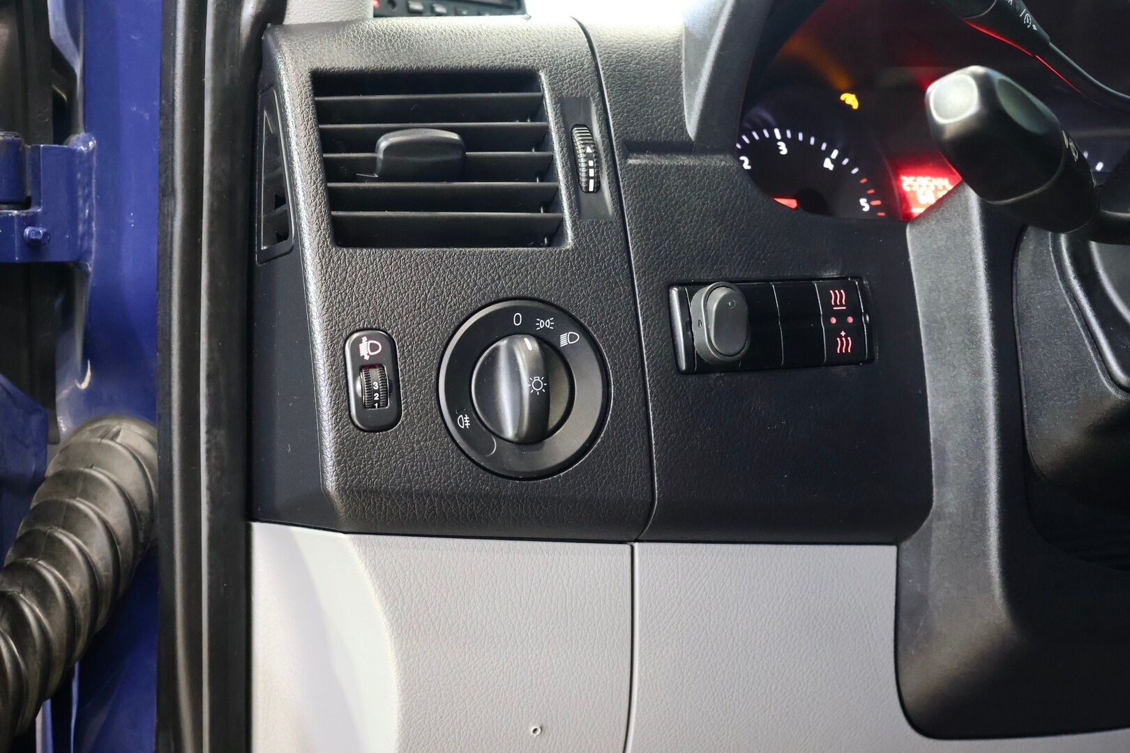 Volkswagen Crafter 2015 35 Kombi 2,0 TDI 120 kW, 3665, 2-0-0-0 - 9-p | CarSportin nahkasisusta! | Webasto | P. Kamera | Hihna vaihdettu 196tkm!  | B-kortilla ajettava! 