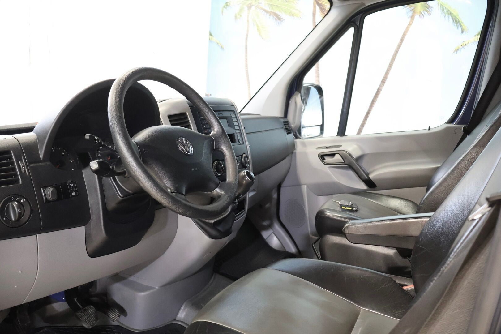 Volkswagen Crafter 2015 35 Kombi 2,0 TDI 120 kW, 3665, 2-0-0-0 - 9-p | CarSportin nahkasisusta! | Webasto | P. Kamera | Hihna vaihdettu 196tkm!  | B-kortilla ajettava! 