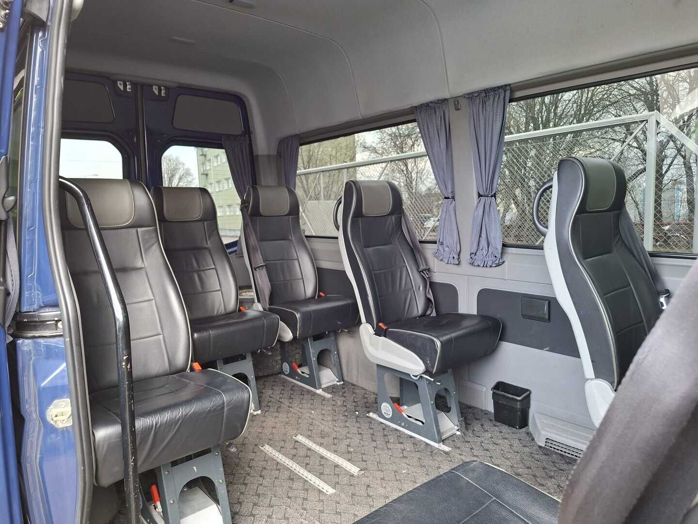 Volkswagen Crafter 2015 35 Kombi 2,0 TDI 120 kW, 3665, 2-0-0-0 / 9-p / Carsportin sisusta! / Webasto / Hihna vaihdettu 196tkm / 2x Renkaat - Ainutlaatuinen yksilö hyvällä historialla matkalla myymälään! - HULLUT AVAJAISHULINAT KORKOTARJOUS 3,29 %
