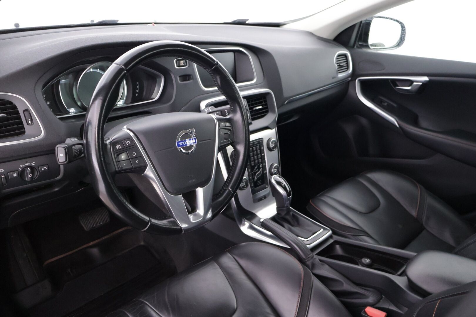 Volvo V40 2015 D2 Ocean Race Business aut - | Suomi-auto | Webasto | Vakkari | Nahkapenkit | Digimittaristo | 