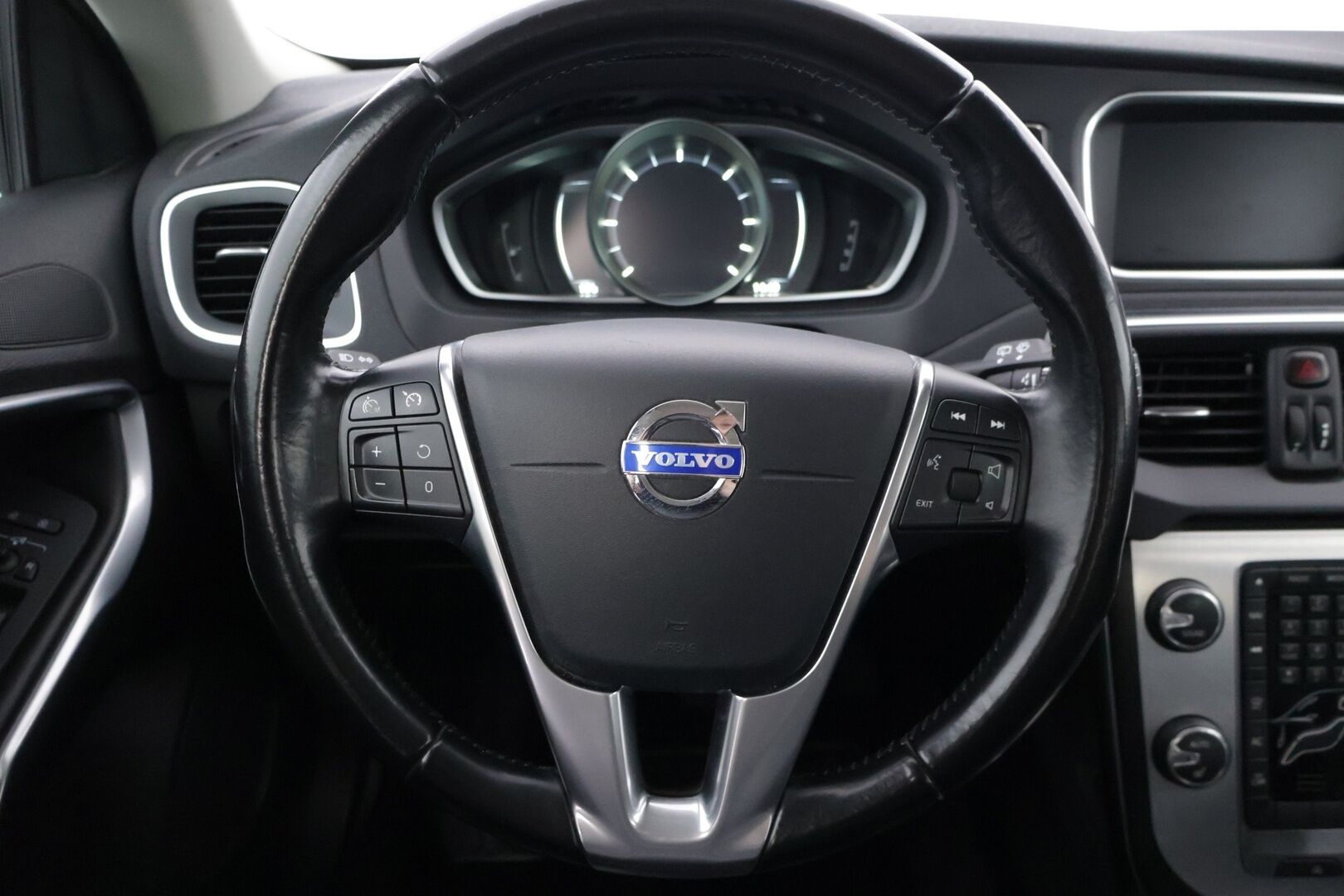 Volvo V40 2015 D2 Ocean Race Business aut - | Suomi-auto | Webasto | Vakkari | Nahkapenkit | Digimittaristo | 