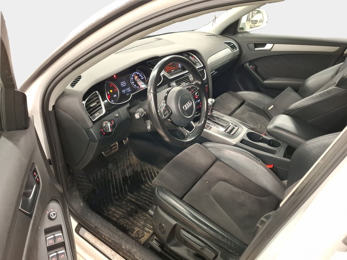 Audi A4 allroad quattro 2015 Land of quattro Edition 2,0 TDI 140 kW quattro S tronic * *- YritysOutlet - Myydään vain yrityksille* - *- YritysOutlet - Myydään vain yrityksille * Siistikuntoinen / Oikea Audin neliveto / Hyvät varusteet / 2x renkaat *