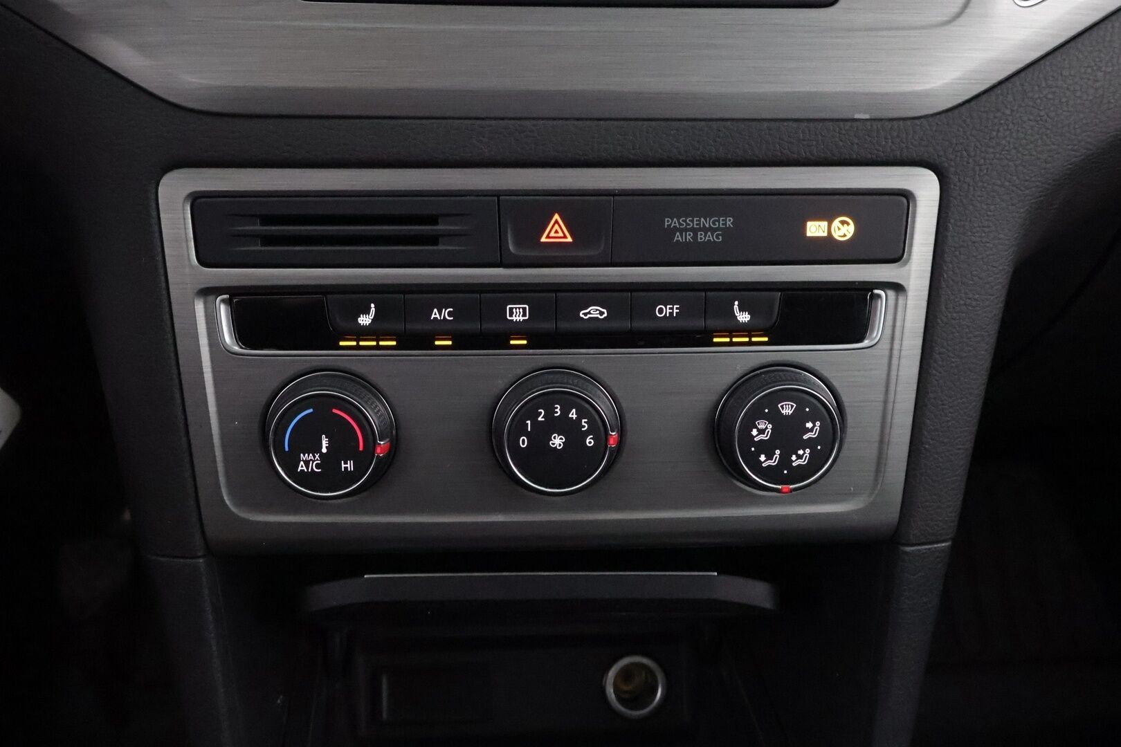 Volkswagen Golf Sportsvan 2014 (NW):	Comfortline 1,2 TSI 63 kW (85 hv) BlueMotion Technology - YritysOutlet - Myydään vain yrityksille - (NW): Comfortline 1,2 TSI 63 kW (85 hv) BlueMotion Technology