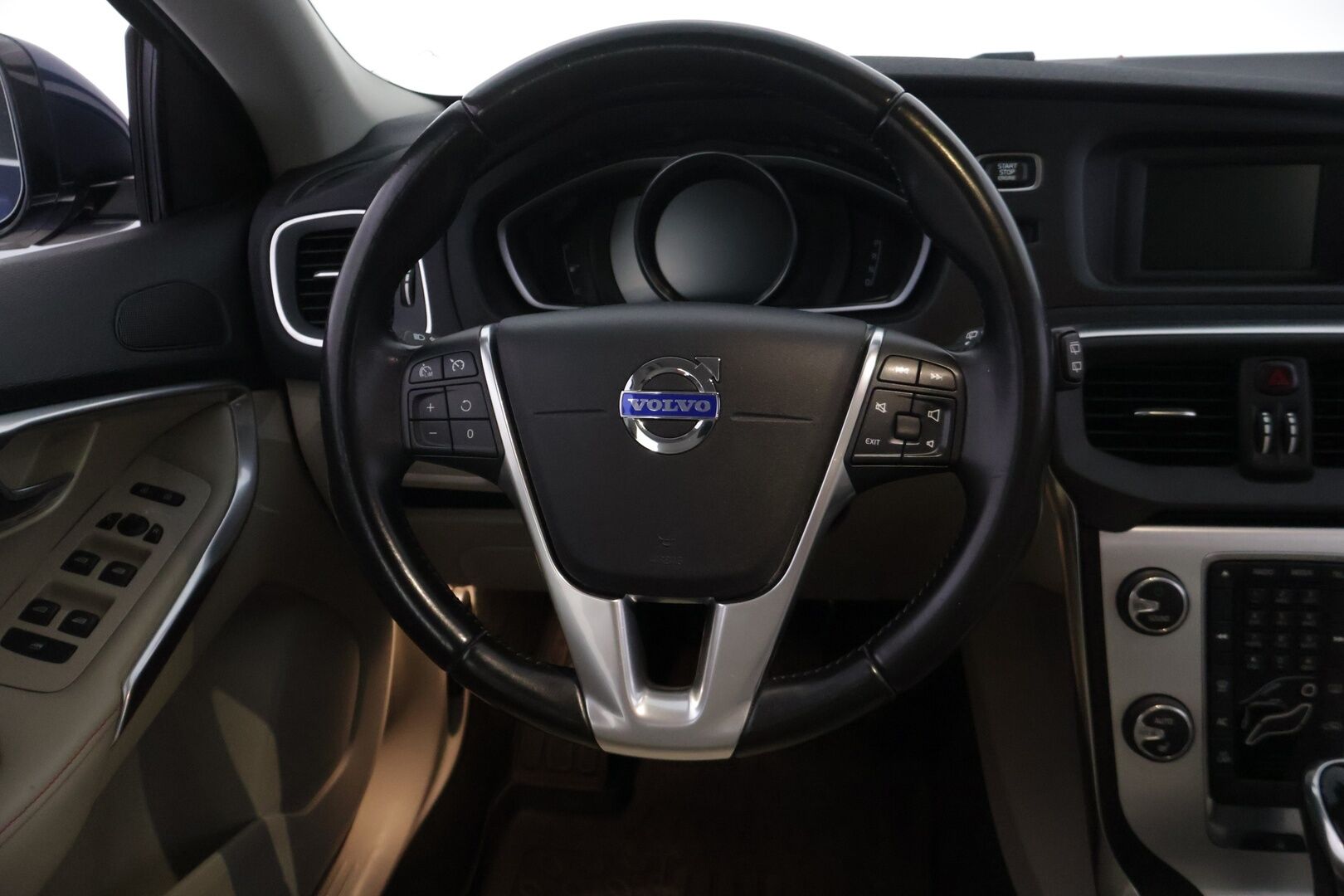 Volvo V40 Cross Country 2015 D2 Ocean Race Business aut - Suomi-auto | PA-lämmitin | Tutka takana | Vaaleat nahat | Jakohihna juuri tehty! | High Performance Audio | Digimittaristo
