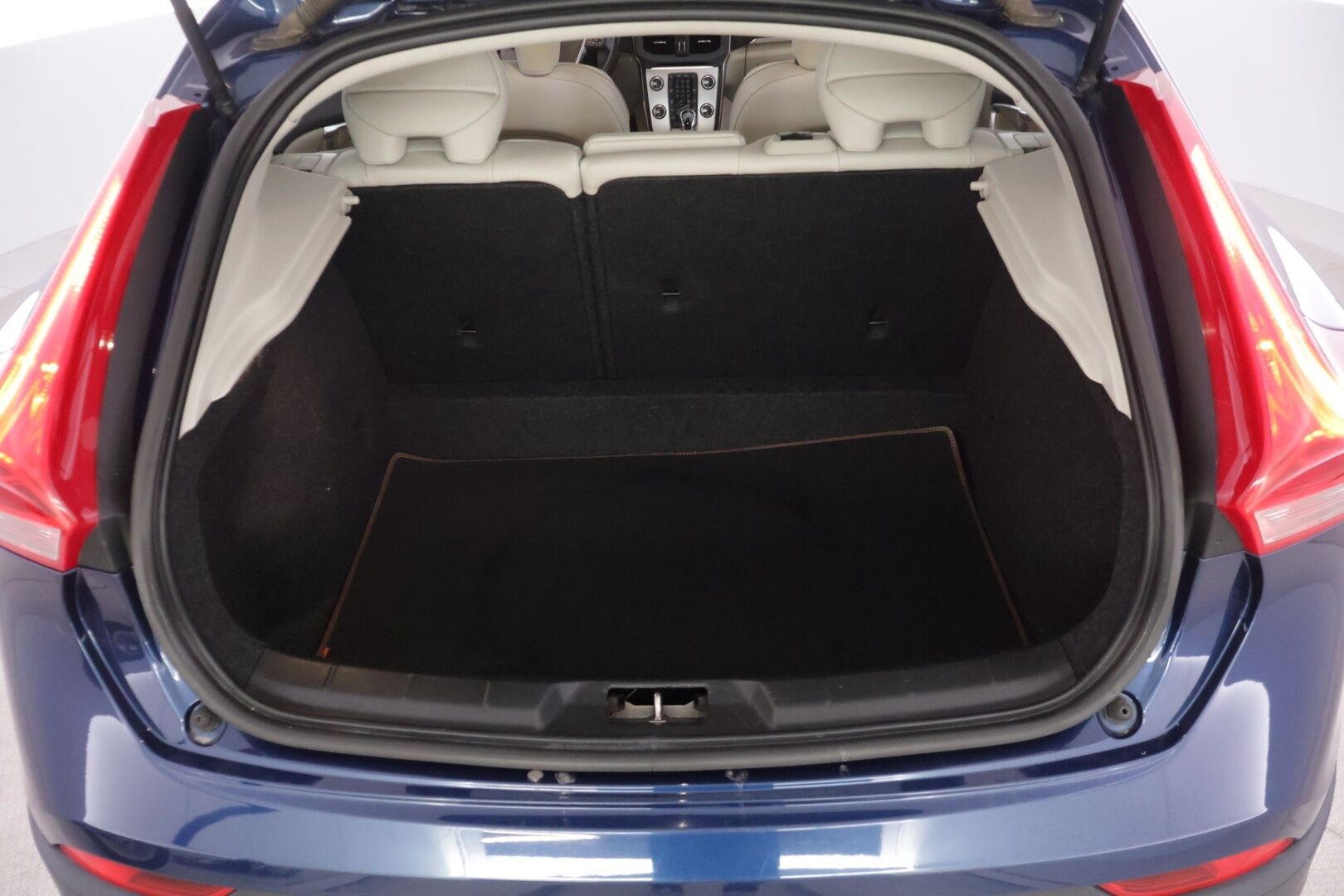 Volvo V40 Cross Country 2015 D2 Ocean Race Business aut - Suomi-auto | PA-lämmitin | Tutka takana | Vaaleat nahat | Jakohihna juuri tehty! | High Performance Audio | Digimittaristo