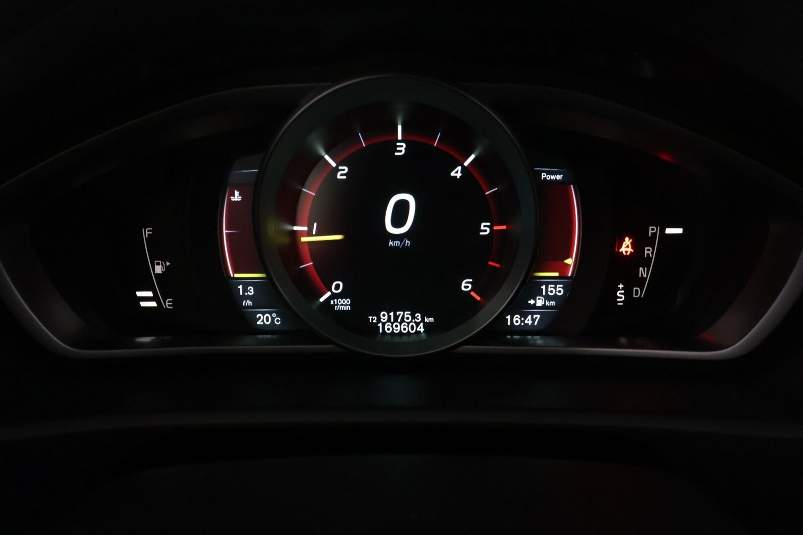 Volvo V40 Cross Country 2015 D2 Ocean Race Business aut - Suomi-auto | PA-lämmitin | Tutka takana | Vaaleat nahat | Jakohihna juuri tehty! | High Performance Audio | Digimittaristo