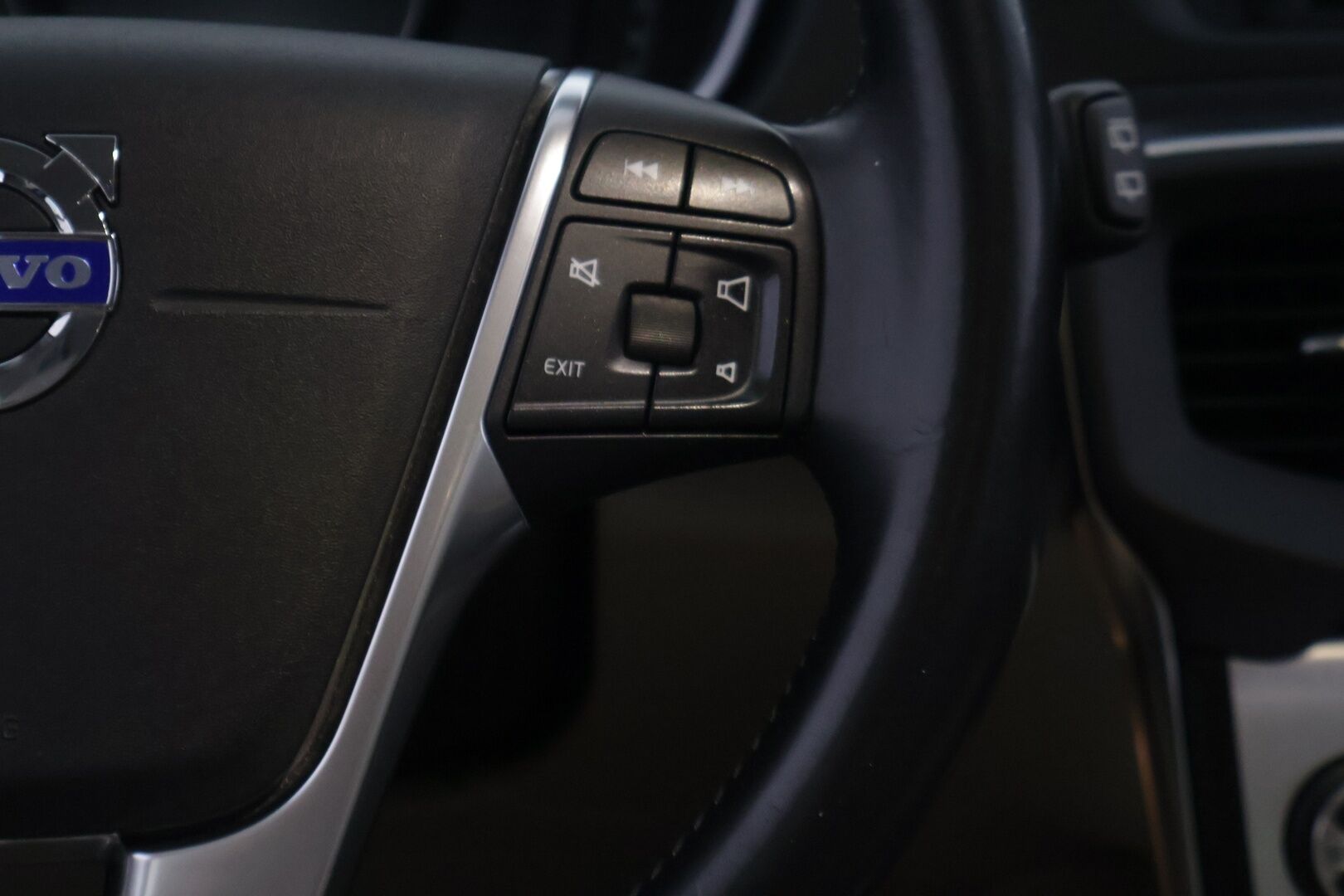 Volvo V40 Cross Country 2015 D2 Ocean Race Business aut - Suomi-auto | PA-lämmitin | Tutka takana | Vaaleat nahat | Jakohihna juuri tehty! | High Performance Audio | Digimittaristo