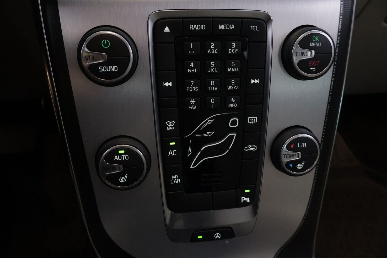 Volvo V40 Cross Country 2015 D2 Ocean Race Business aut - Suomi-auto | PA-lämmitin | Tutka takana | Vaaleat nahat | Jakohihna juuri tehty! | High Performance Audio | Digimittaristo