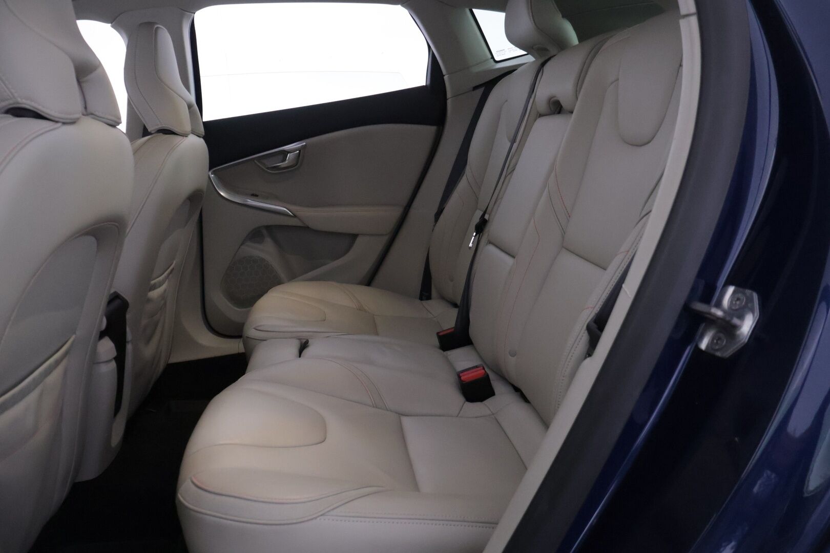 Volvo V40 Cross Country 2015 D2 Ocean Race Business aut - Suomi-auto | PA-lämmitin | Tutka takana | Vaaleat nahat | Jakohihna juuri tehty! | High Performance Audio | Digimittaristo