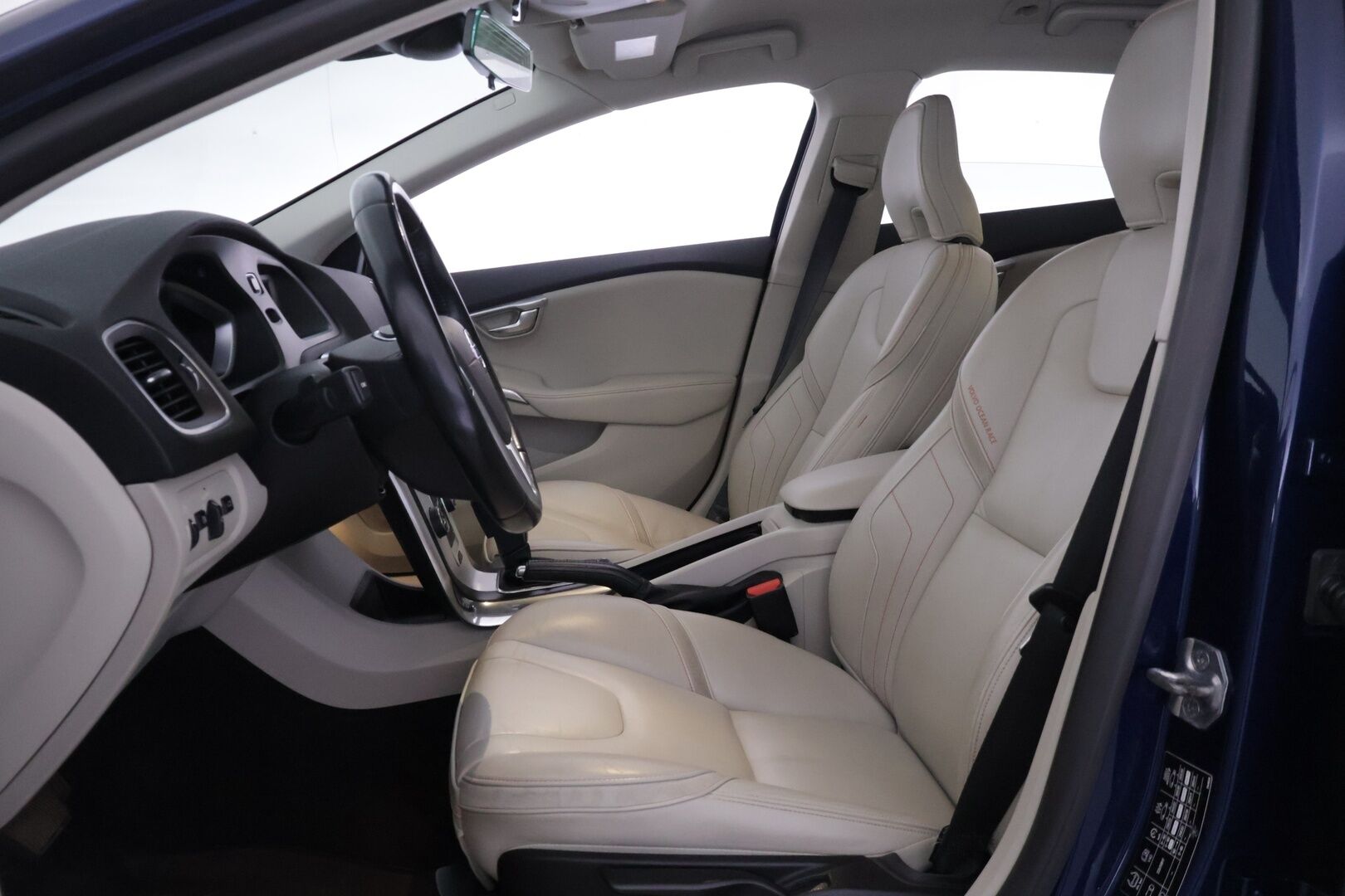 Volvo V40 Cross Country 2015 D2 Ocean Race Business aut - Suomi-auto | PA-lämmitin | Tutka takana | Vaaleat nahat | Jakohihna juuri tehty! | High Performance Audio | Digimittaristo