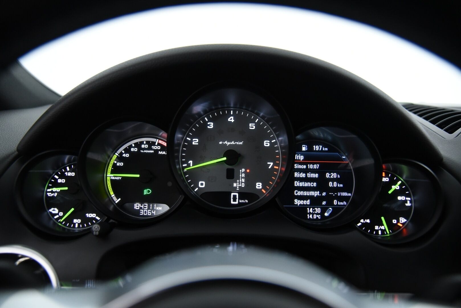 Porsche Cayenne 2015 S E-hybrid / Suomi-auto / Vetokoukku / PASM / 12-istuimet / Vaaleat nahat - 2x renkaat / Huoltokirja