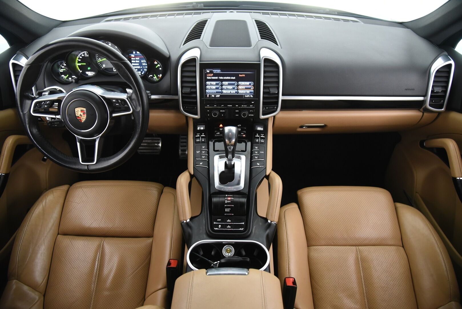 Porsche Cayenne 2015 S E-hybrid / Suomi-auto / Vetokoukku / PASM / 12-istuimet / Vaaleat nahat - 2x renkaat / Huoltokirja