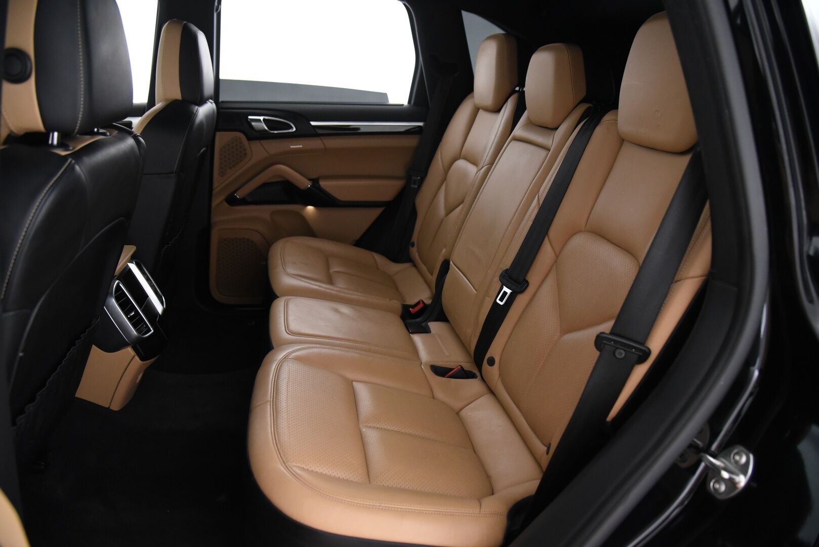 Porsche Cayenne 2015 S E-hybrid / Suomi-auto / Vetokoukku / PASM / 12-istuimet / Vaaleat nahat - 2x renkaat / Huoltokirja