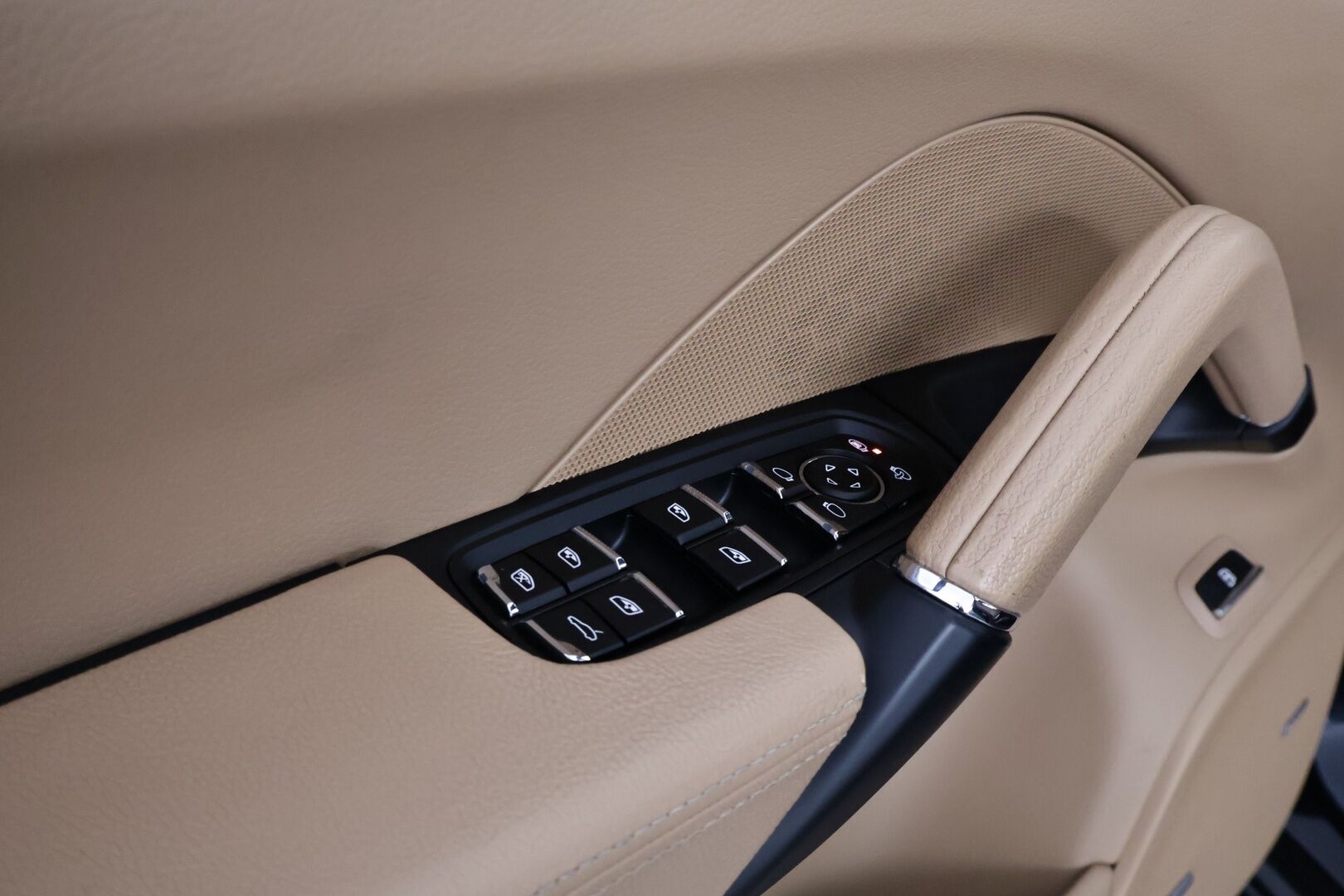 Porsche Cayenne 2015 S E-hybrid - Mattateippaus | Suomiauto | Bose | ACC | PASM | Ilmastoidut Nahat Muisteilla | 8-Suuntaiset Penkit | Panorama |SUPERVARUSTEET!