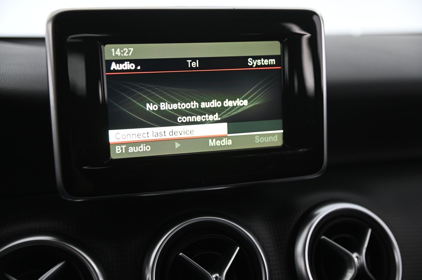 Mercedes-Benz A 2015 180 BE A Premium Business - Peruutuskamera | Lohkolämmitin | Vakionopeudensäädin | Vetokoukku | Xenon | Suomi-auto | 2x Renkaat Alumiinivanteilla