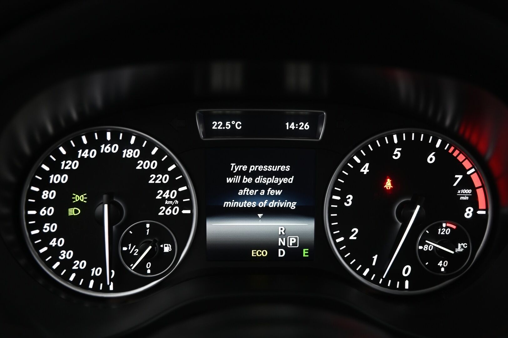 Mercedes-Benz A 2015 180 BE A Premium Business - Peruutuskamera | Lohkolämmitin | Vakionopeudensäädin | Vetokoukku | Xenon | Suomi-auto | 2x Renkaat Alumiinivanteilla