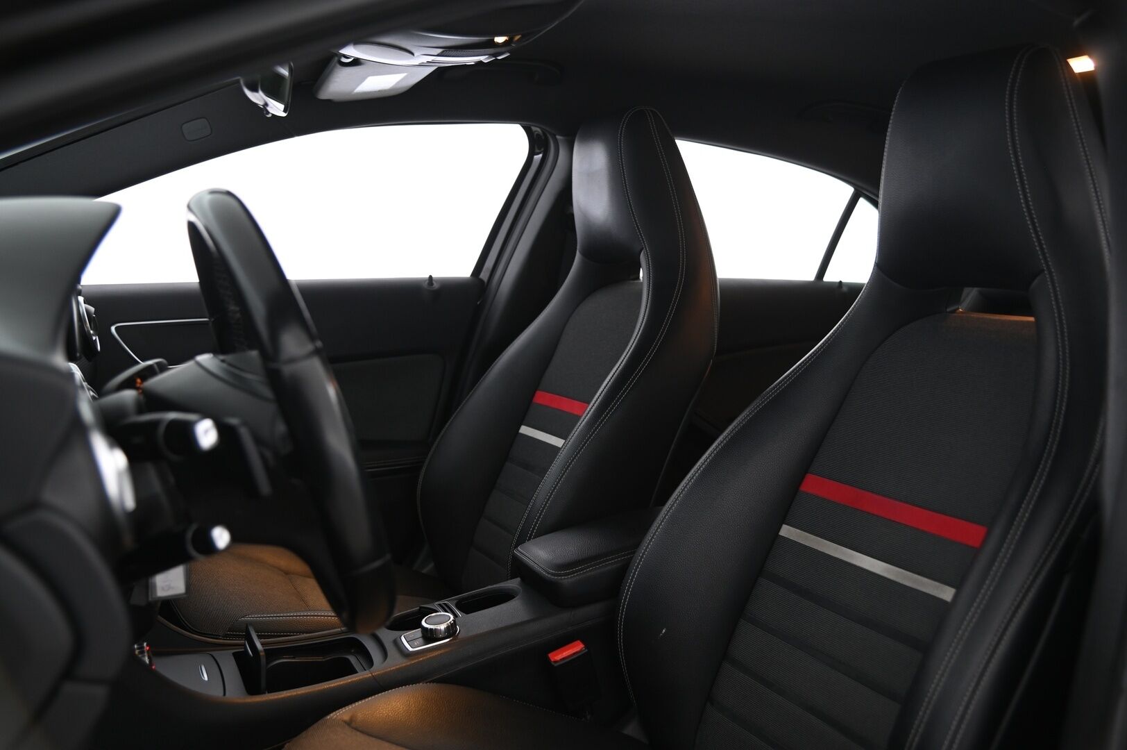 Mercedes-Benz A 2015 180 BE A Premium Business - Peruutuskamera | Lohkolämmitin | Vakionopeudensäädin | Vetokoukku | Xenon | Suomi-auto | 2x Renkaat Alumiinivanteilla