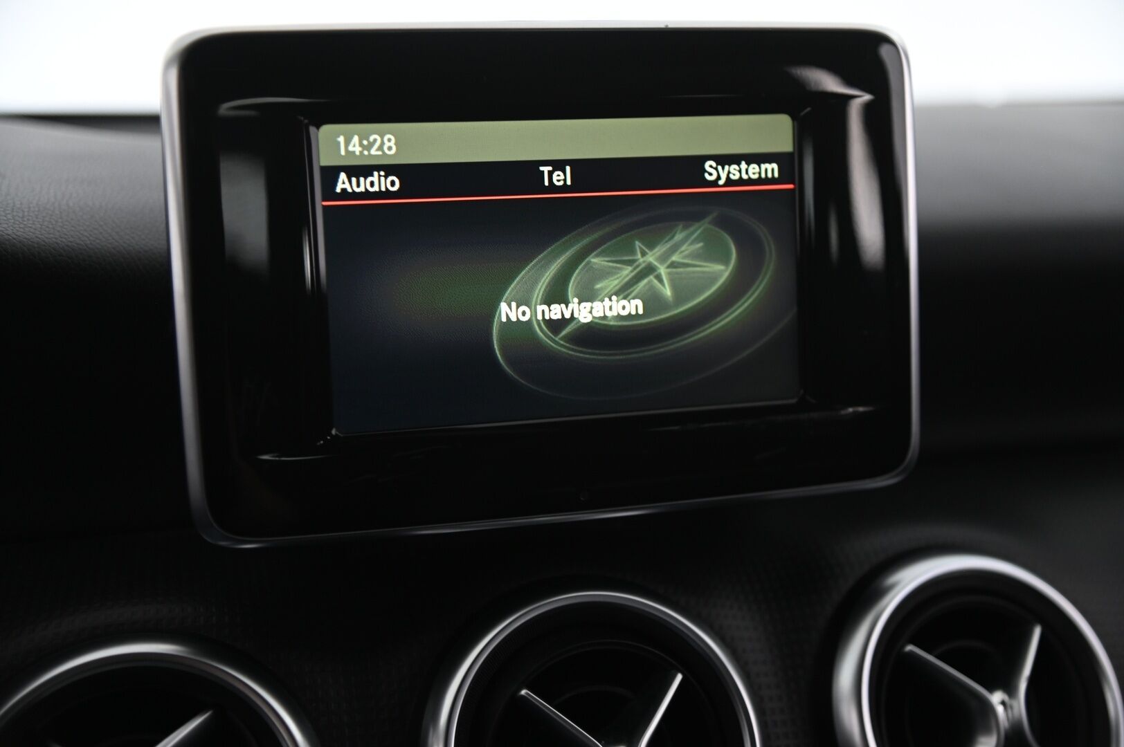 Mercedes-Benz A 2015 180 BE A Premium Business - Peruutuskamera | Lohkolämmitin | Vakionopeudensäädin | Vetokoukku | Xenon | Suomi-auto | 2x Renkaat Alumiinivanteilla