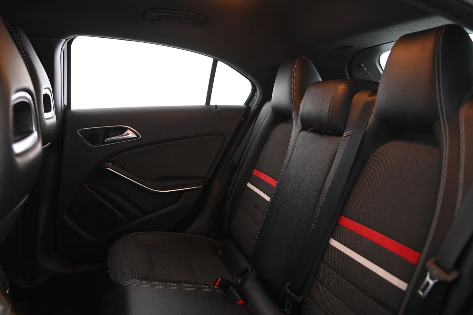 Mercedes-Benz A 2015 180 BE A Premium Business - Peruutuskamera | Lohkolämmitin | Vakionopeudensäädin | Vetokoukku | Xenon | Suomi-auto | 2x Renkaat Alumiinivanteilla