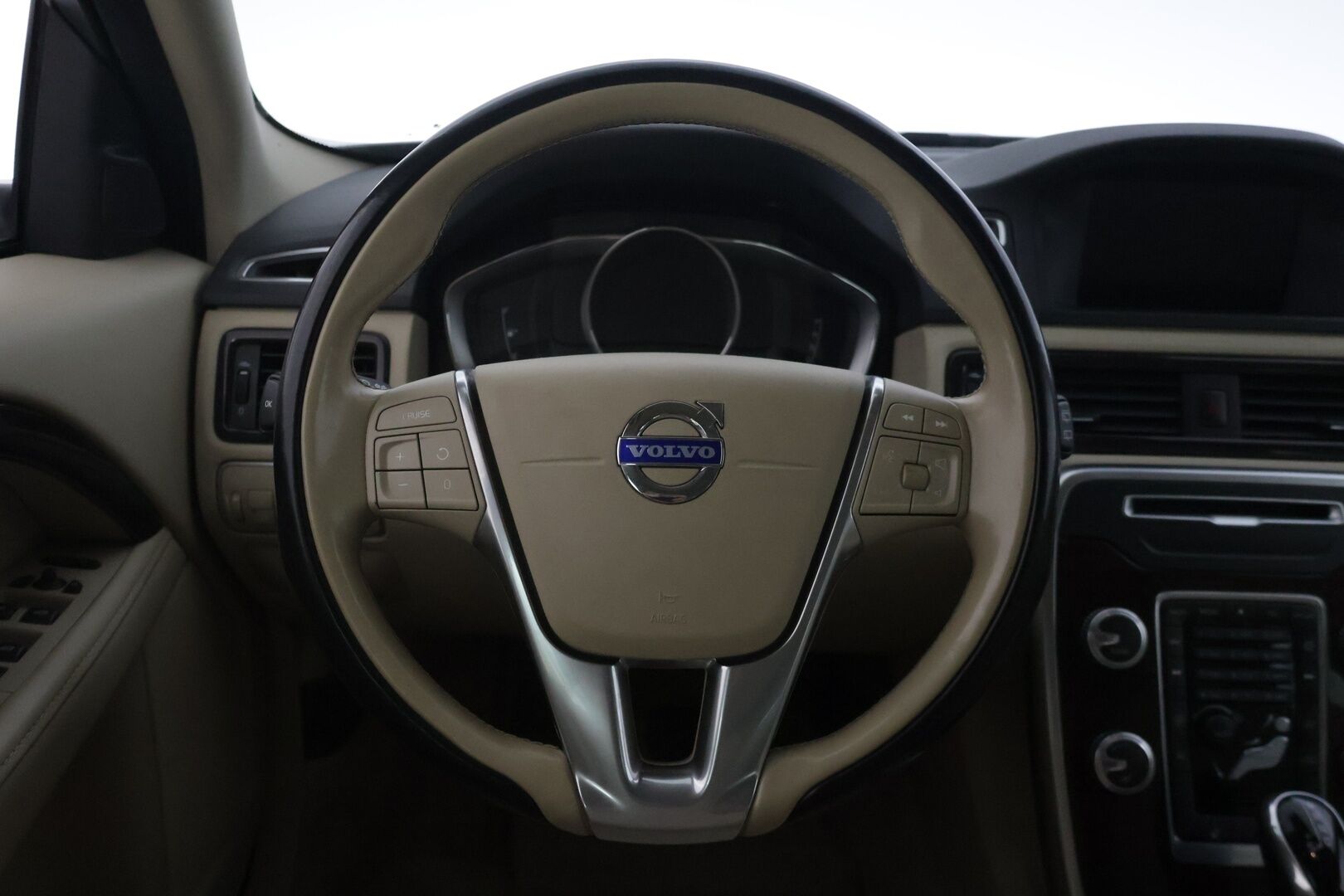 Volvo V70 2014 D4 AWD Momentum Edition aut. - | Vakionopeudensäädin | Webasto | Vetokoukku | Sähkösäätöinen kuljettajan istuin muistilla | Nahkapenkit | Lämmitetty ratti | Jakopää tehty 290tkm kohdalla! |