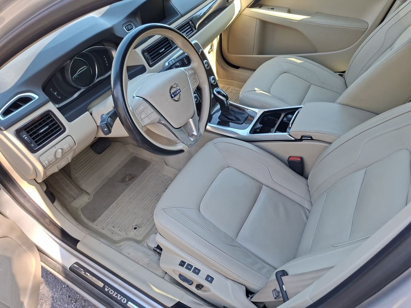 Volvo V70 2014 D4 AWD Momentum Edition aut. - | Vakionopeudensäädin | Webasto | Vetokoukku | Sähkösäätöinen kuljettajan istuin muistilla | Nahkapenkit | Lämmitetty ratti |